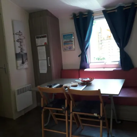 Le Petit Mobilhome De Charlotte - Georges De Didonne Campsite *