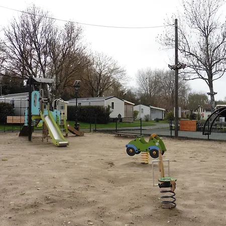 Campsite Le Petit Mobilhome De Charlotte - Georges De Didonne