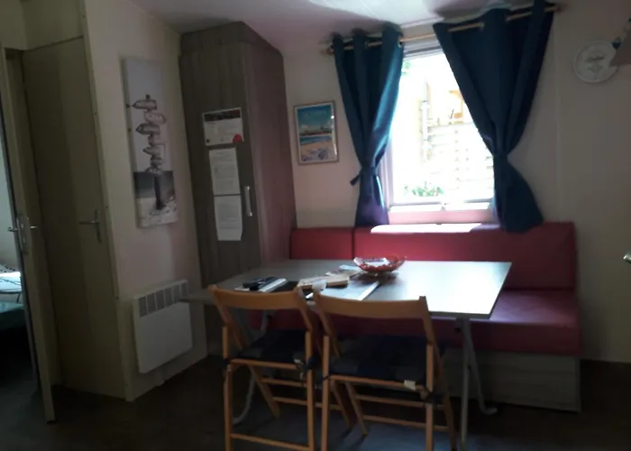 Le Petit Mobilhome De Charlotte - Georges De Didonne Campsite *