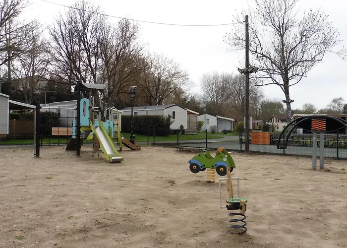 Campsite Le Petit Mobilhome De Charlotte - Georges De Didonne
