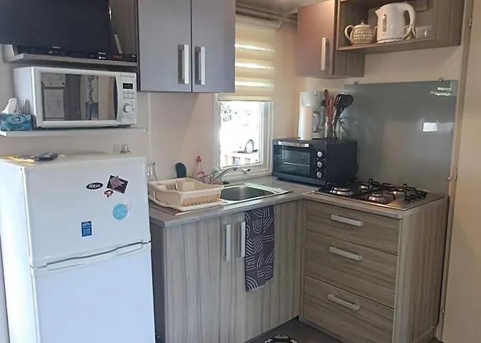 Le Petit Mobilhome De Charlotte - Georges De Didonne *